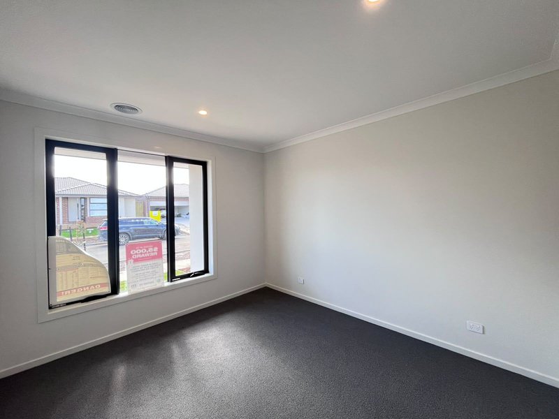 Photo - 28 Farleigh Drive, Tarneit VIC 3029 - Image 7