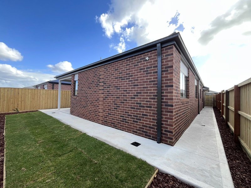 Photo - 28 Farleigh Drive, Tarneit VIC 3029 - Image 18
