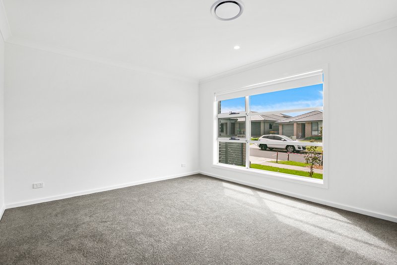 Photo - 28 Farmgate Crescent, Calderwood NSW 2527 - Image 5