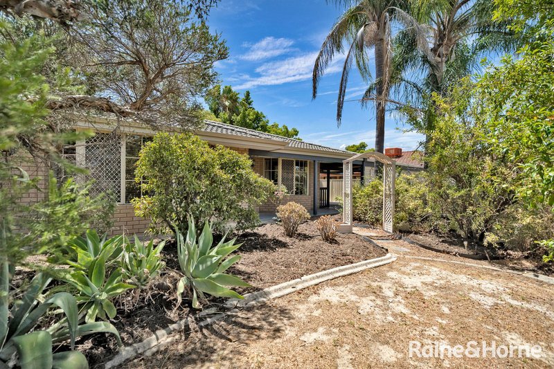 Photo - 28 Farnham Place, Gosnells WA 6110 - Image 3