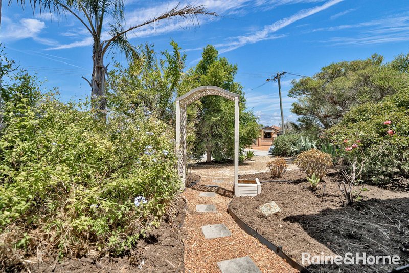 Photo - 28 Farnham Place, Gosnells WA 6110 - Image 4