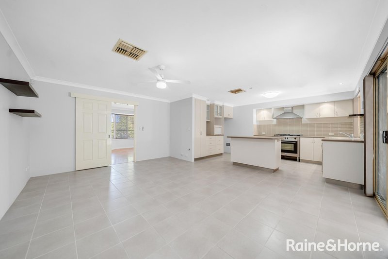 Photo - 28 Farnham Place, Gosnells WA 6110 - Image 12