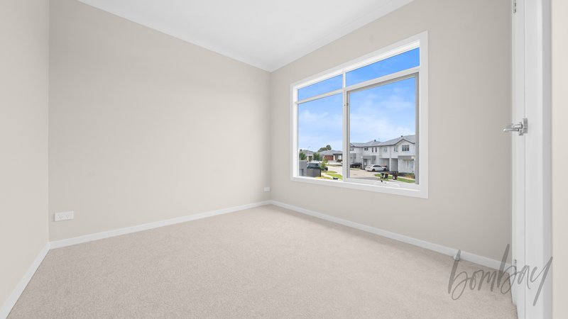 Photo - 28 Fillmore Drive, Craigieburn VIC 3064 - Image 8