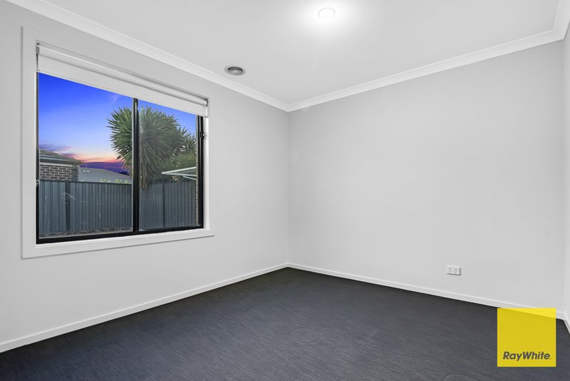 Photo - 28 Florey Avenue, Point Cook VIC 3030 - Image 9