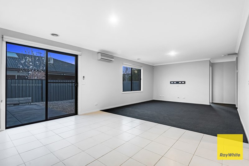 Photo - 28 Florey Avenue, Point Cook VIC 3030 - Image 13