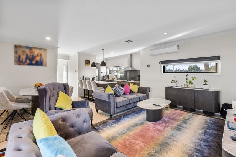 Photo - 28 Flourish Circuit, Greenvale VIC 3059 - Image 4
