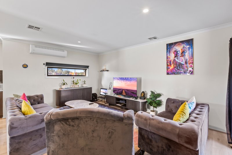 Photo - 28 Flourish Circuit, Greenvale VIC 3059 - Image 5