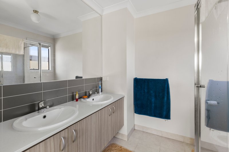 Photo - 28 Flourish Circuit, Greenvale VIC 3059 - Image 8