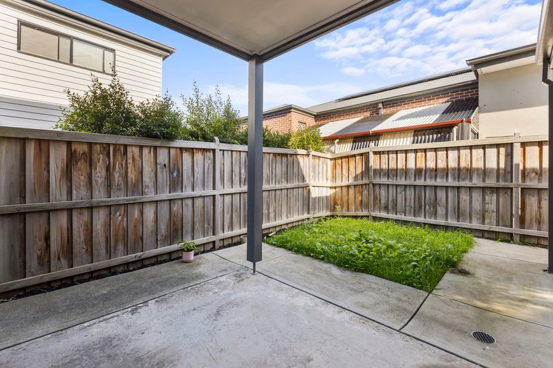 Photo - 28 Flourish Circuit, Greenvale VIC 3059 - Image 11