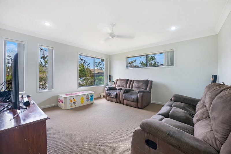 Photo - 28 Fodora Place, Burpengary East QLD 4505 - Image 6