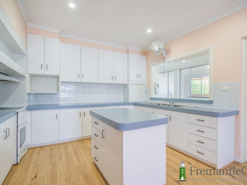 Photo - 28 Forrest Road, Hamilton Hill WA 6163 - Image 4