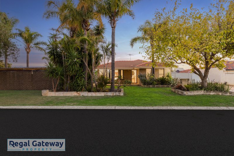 Photo - 28 Forster Place, Lake Coogee WA 6166 - Image 1