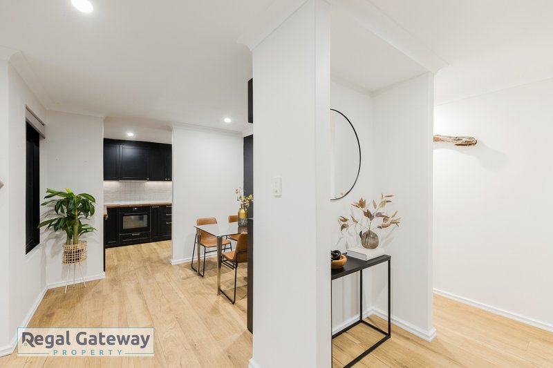 Photo - 28 Forster Place, Lake Coogee WA 6166 - Image 2