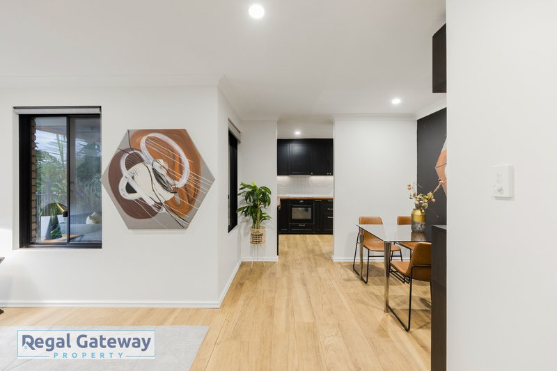 Photo - 28 Forster Place, Lake Coogee WA 6166 - Image 3