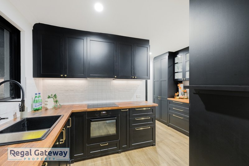 Photo - 28 Forster Place, Lake Coogee WA 6166 - Image 5