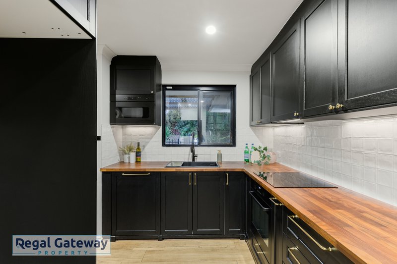 Photo - 28 Forster Place, Lake Coogee WA 6166 - Image 6