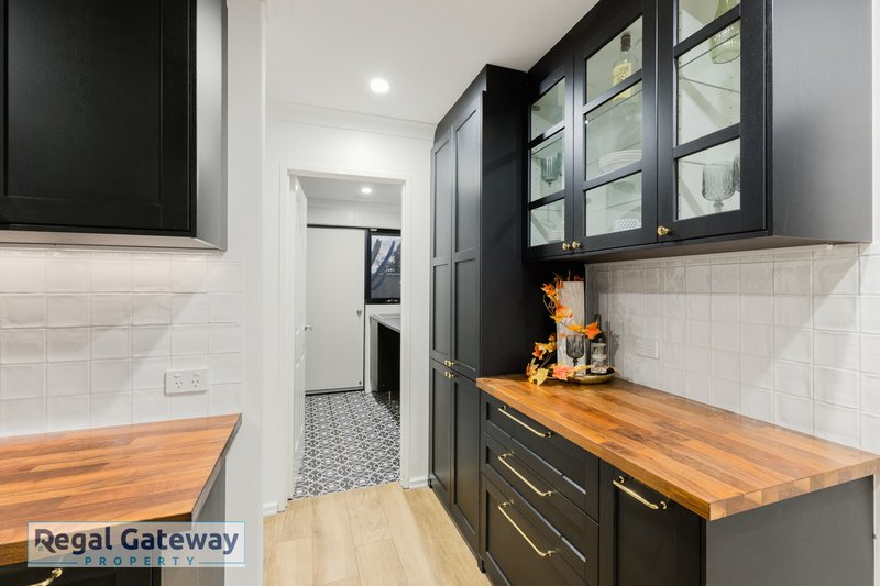 Photo - 28 Forster Place, Lake Coogee WA 6166 - Image 7
