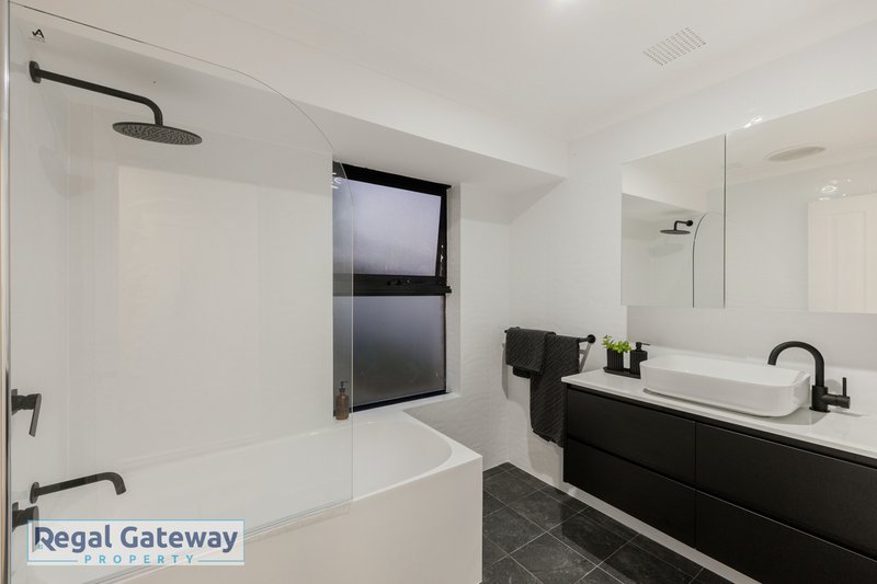 Photo - 28 Forster Place, Lake Coogee WA 6166 - Image 17