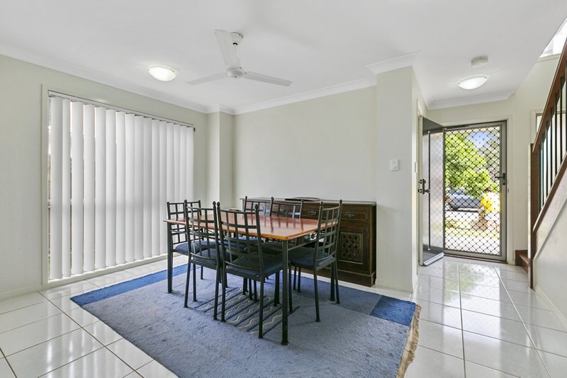 Photo - 28 Friend Street, Wakerley QLD 4154 - Image 2