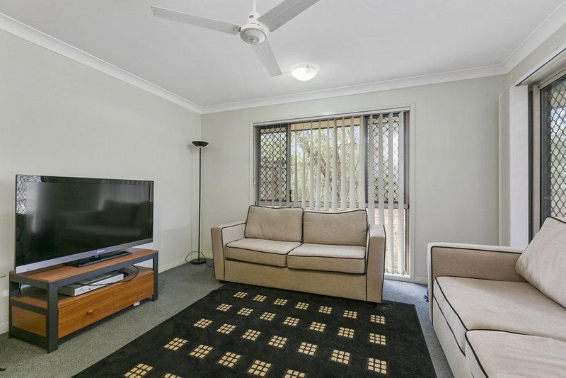 Photo - 28 Friend Street, Wakerley QLD 4154 - Image 5