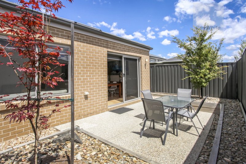 Photo - 28 Frontier Avenue, Greenvale VIC 3059 - Image 17