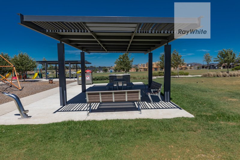 Photo - 28 Frontier Avenue, Greenvale VIC 3059 - Image 21