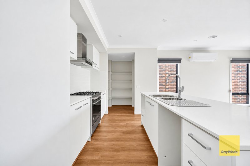 Photo - 28 Galium Road, Tarneit VIC 3029 - Image 3
