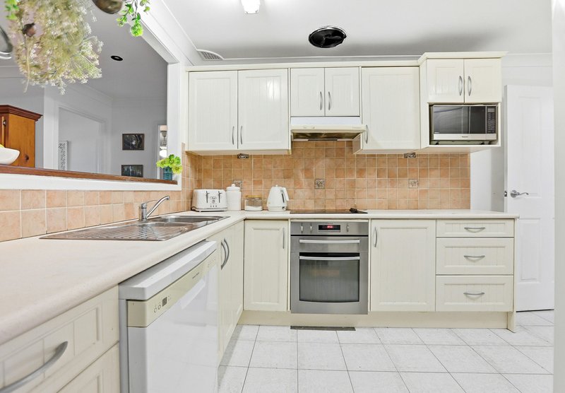Photo - 28 Gandell Crescent, South Penrith NSW 2750 - Image 3