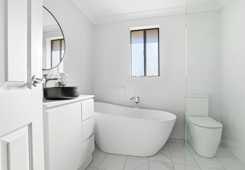 Photo - 28 Gandell Crescent, South Penrith NSW 2750 - Image 10