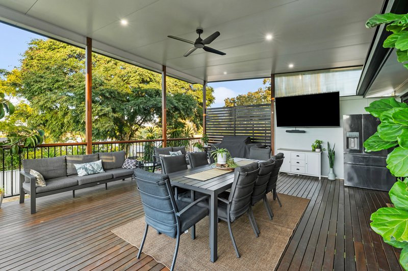 Photo - 28 Garbala Drive, Strathpine QLD 4500 - Image 2