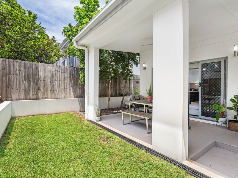 Photo - 2/8 Gary Street, Morningside QLD 4170 - Image 1