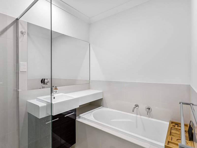 Photo - 2/8 Gary Street, Morningside QLD 4170 - Image 16
