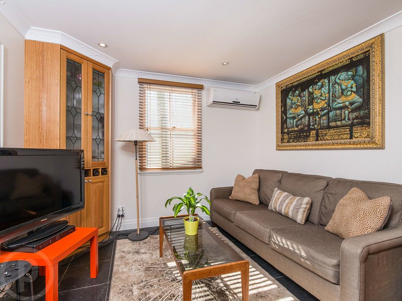 Photo - 28 Geelong Street, East Brisbane QLD 4169 - Image 5