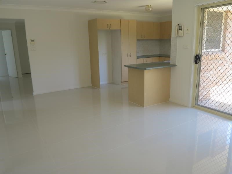 Photo - 28 Geraldton Street, Prestons NSW 2170 - Image 3