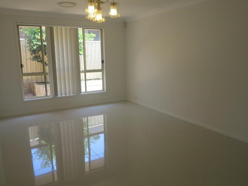 Photo - 28 Geraldton Street, Prestons NSW 2170 - Image 4