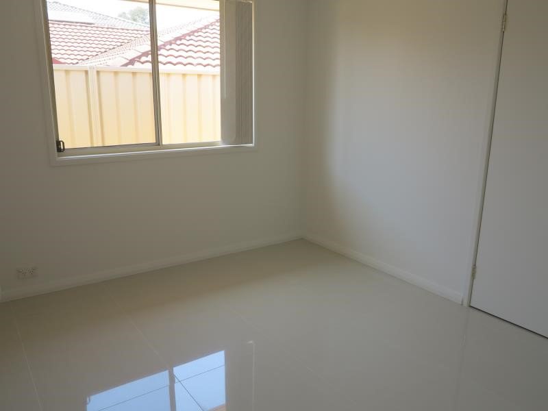 Photo - 28 Geraldton Street, Prestons NSW 2170 - Image 6