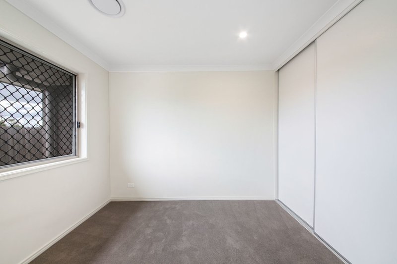 Photo - 28 Girramay Street, Yarrabilba QLD 4207 - Image 5