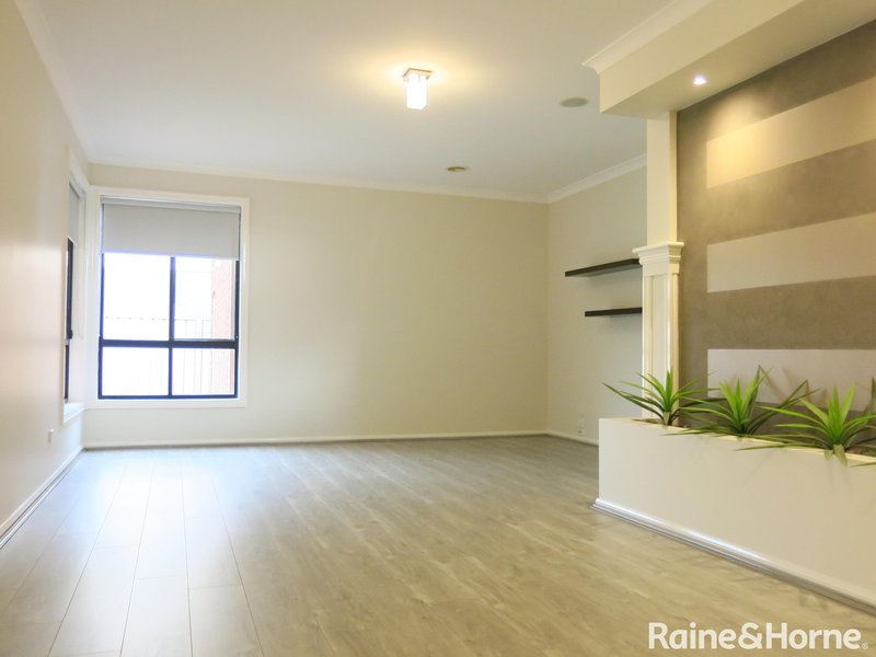 Photo - 28 Gisborne Way, Caroline Springs VIC 3023 - Image 2