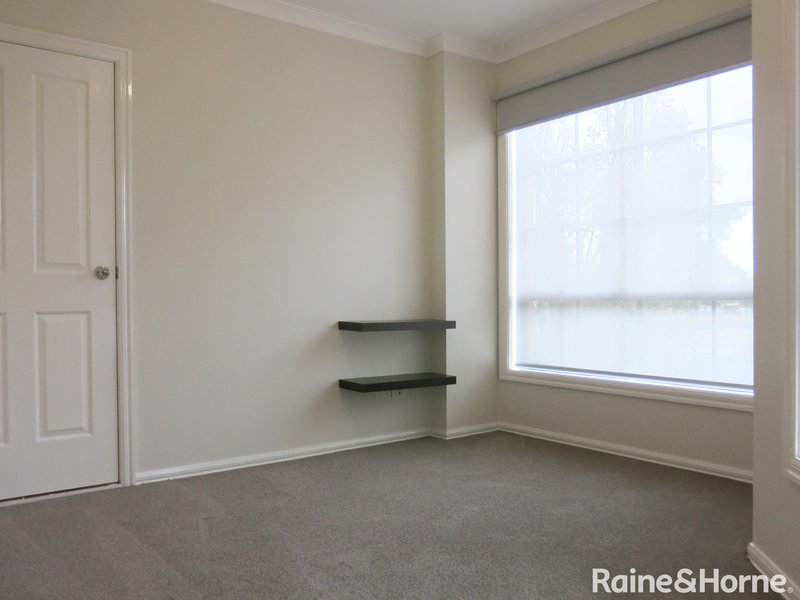 Photo - 28 Gisborne Way, Caroline Springs VIC 3023 - Image 6