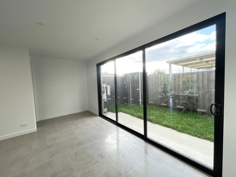 Photo - 28 Glade Avenue, Altona North VIC 3025 - Image 5