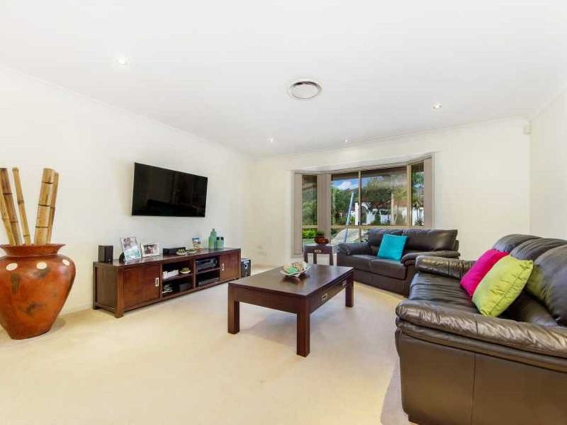 Photo - 28 Glastonbury Drive, Mudgeeraba QLD 4213 - Image 4