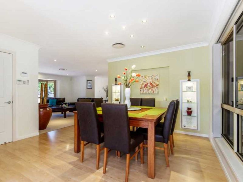 Photo - 28 Glastonbury Drive, Mudgeeraba QLD 4213 - Image 5