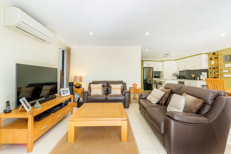 Photo - 2/8 Golden Grove Court, Eli Waters QLD 4655 - Image 9