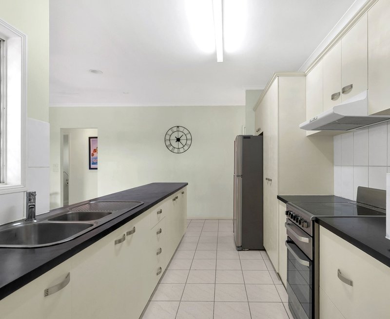 Photo - 28 Golden Grove Drive, Bentley Park QLD 4869 - Image 6