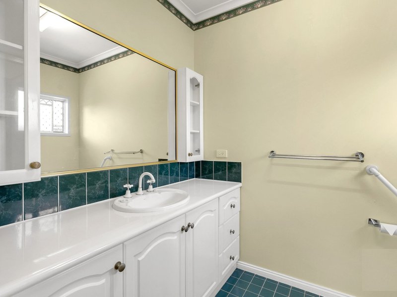 Photo - 28 Golden Grove Drive, Bentley Park QLD 4869 - Image 11