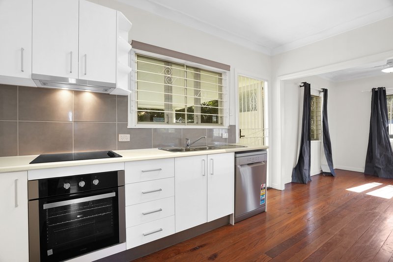 Photo - 28 Goorama Street, Stafford QLD 4053 - Image 2