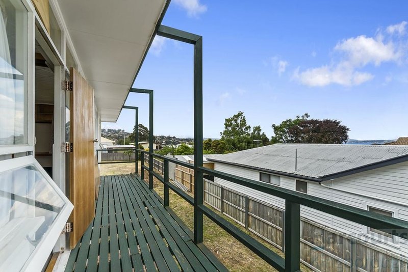 Photo - 28 Gourlay Street, Blackmans Bay TAS 7052 - Image 5