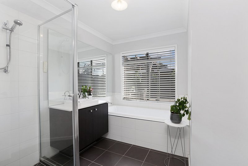 Photo - 28 Grand Lakes Way, Lara VIC 3212 - Image 13