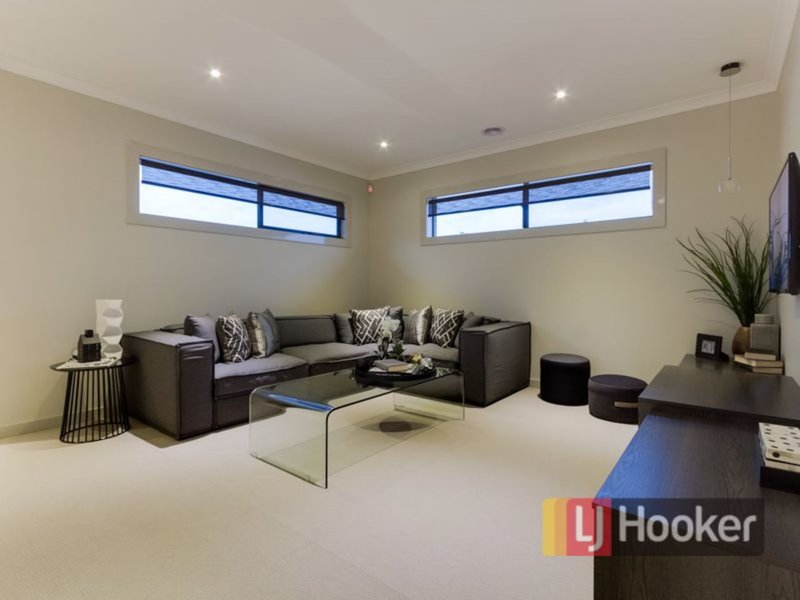 Photo - 28 Grandvue Boulevard, Pakenham VIC 3810 - Image 15