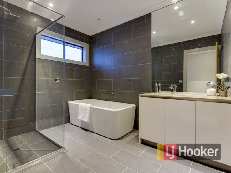 Photo - 28 Grandvue Boulevard, Pakenham VIC 3810 - Image 20